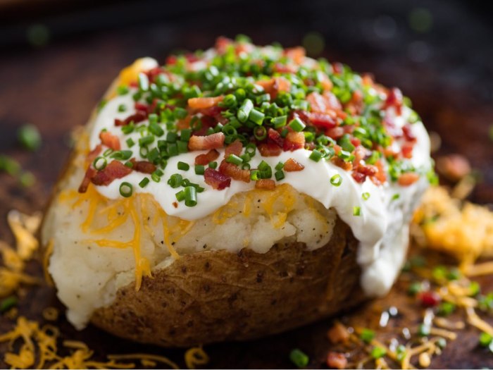 Nutrition facts in baked potato